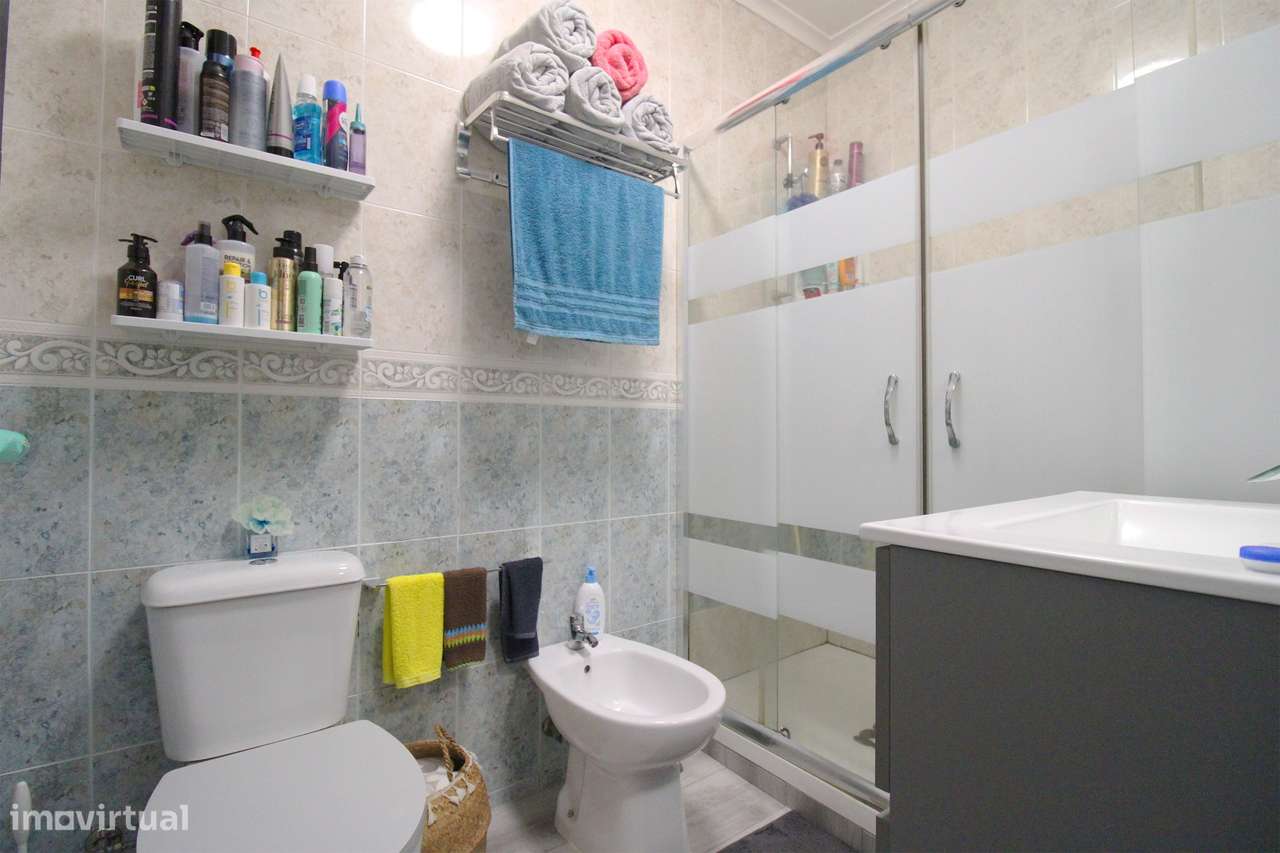 Apartamento T3 Torre da Marinha-11