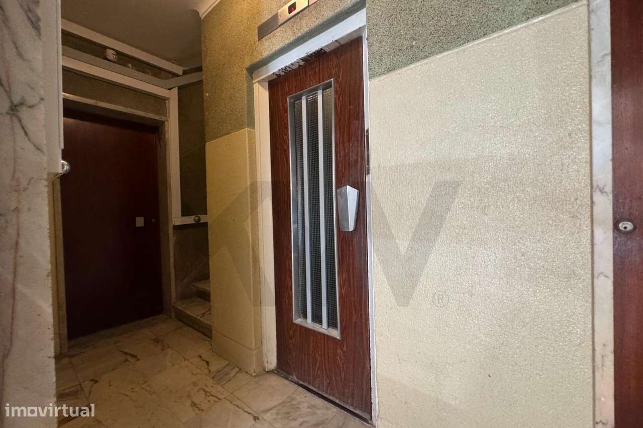 Apartamento T2 Totalmente Remodelado no centro de Monte Abraão – Confo-19