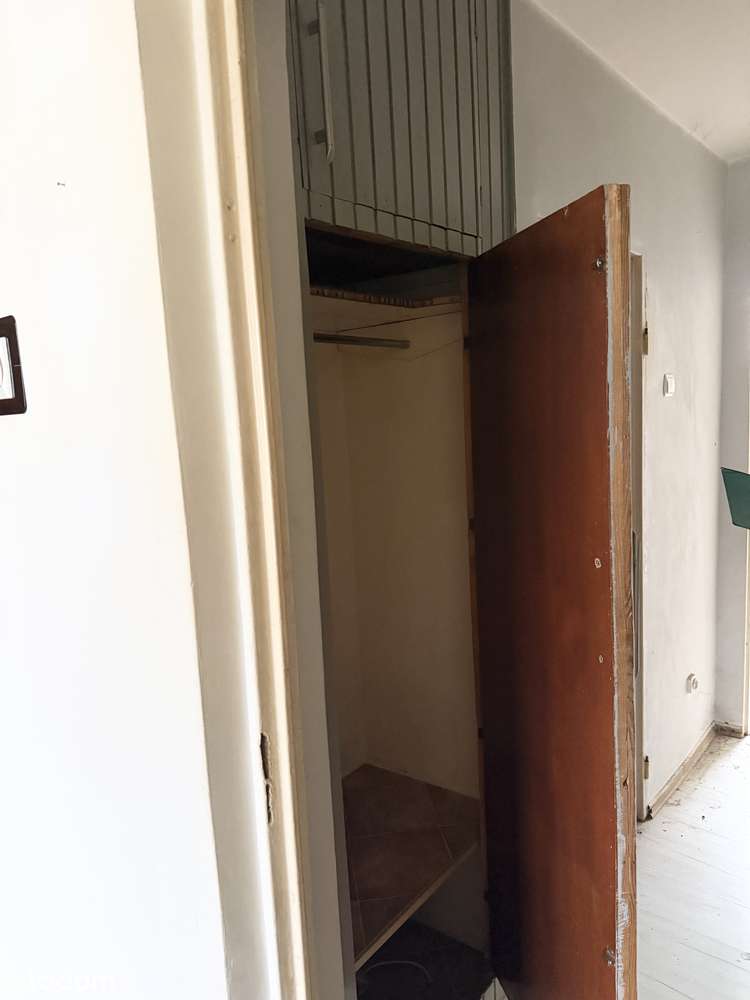 Godula| zgrabna kawalerka do remontu|Blok| Możliwa zamiana!-8