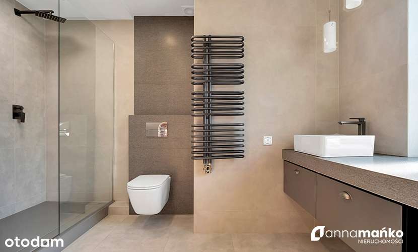 Przestronny dom wolnostojący po modernizacji-8