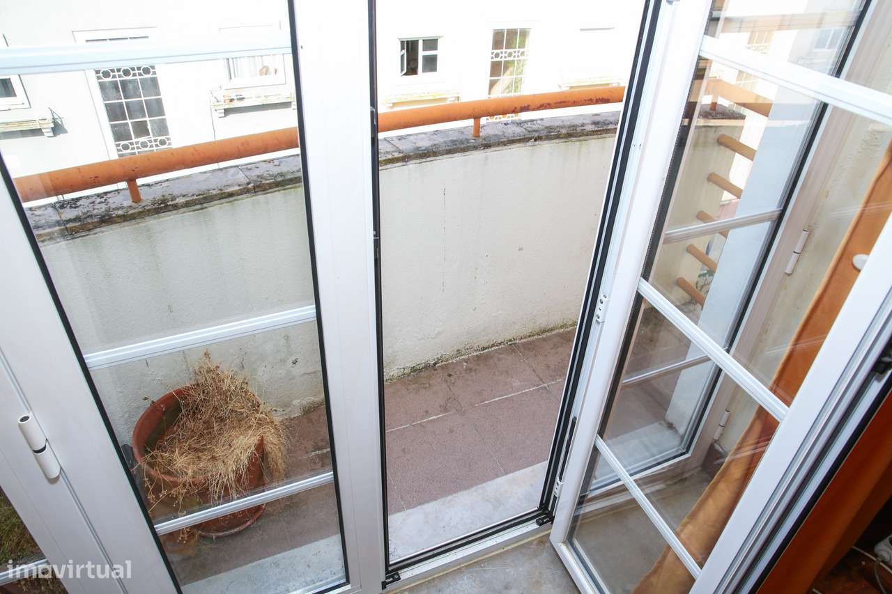 Apart. T3 Duplex c/4 casas de banho, varanda e vista Rio Tejo.-7
