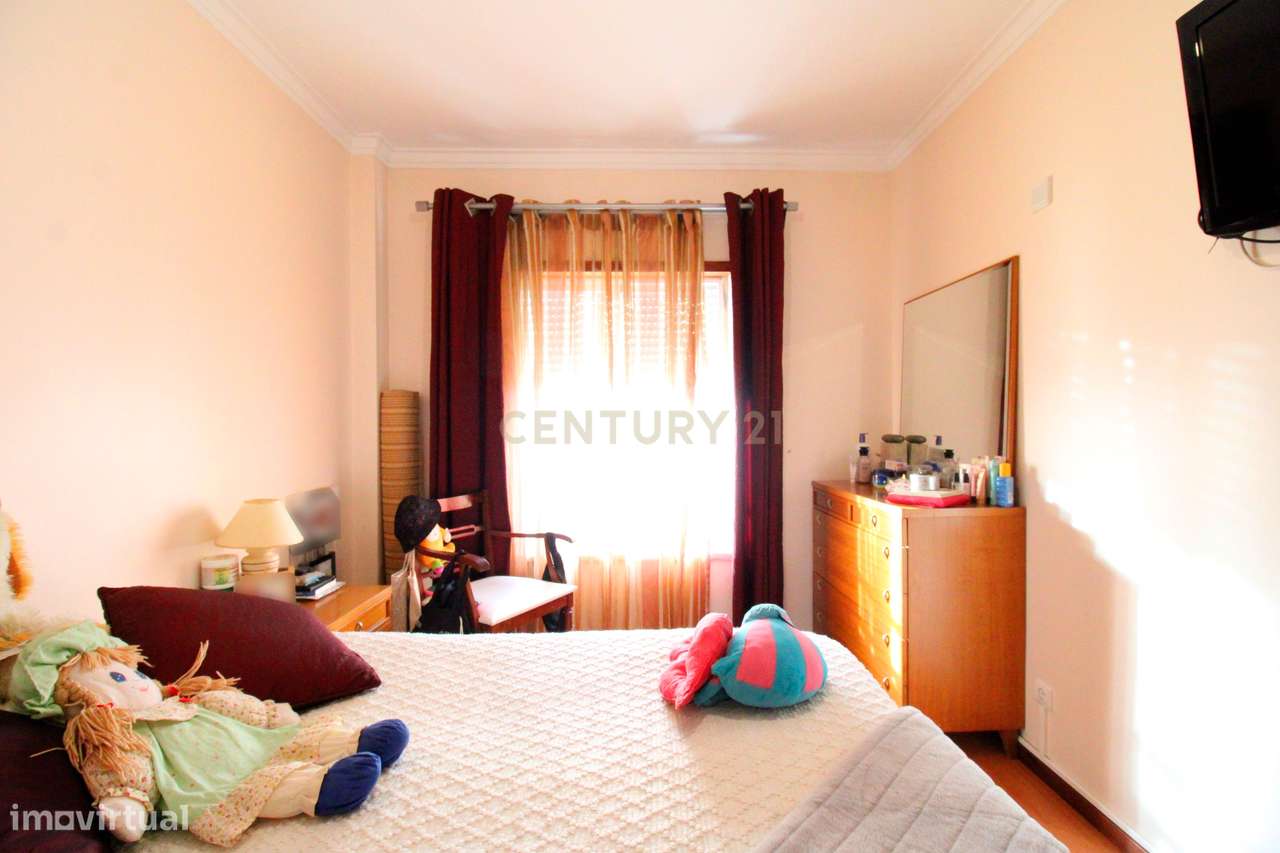 Apartamento T3 em  Santa Marta Do Pinhal com Parqueamento e Arrecadaçã-16