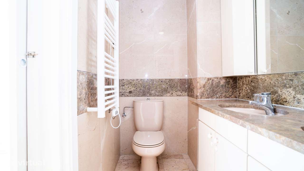 Apartamento T3 com Vista Mar – 5º Andar – A Dois Passos do Casino Esto-33