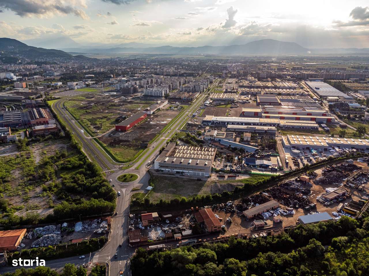 TEREN IN SENS GIRATORIU - Imagine principală: 2/12