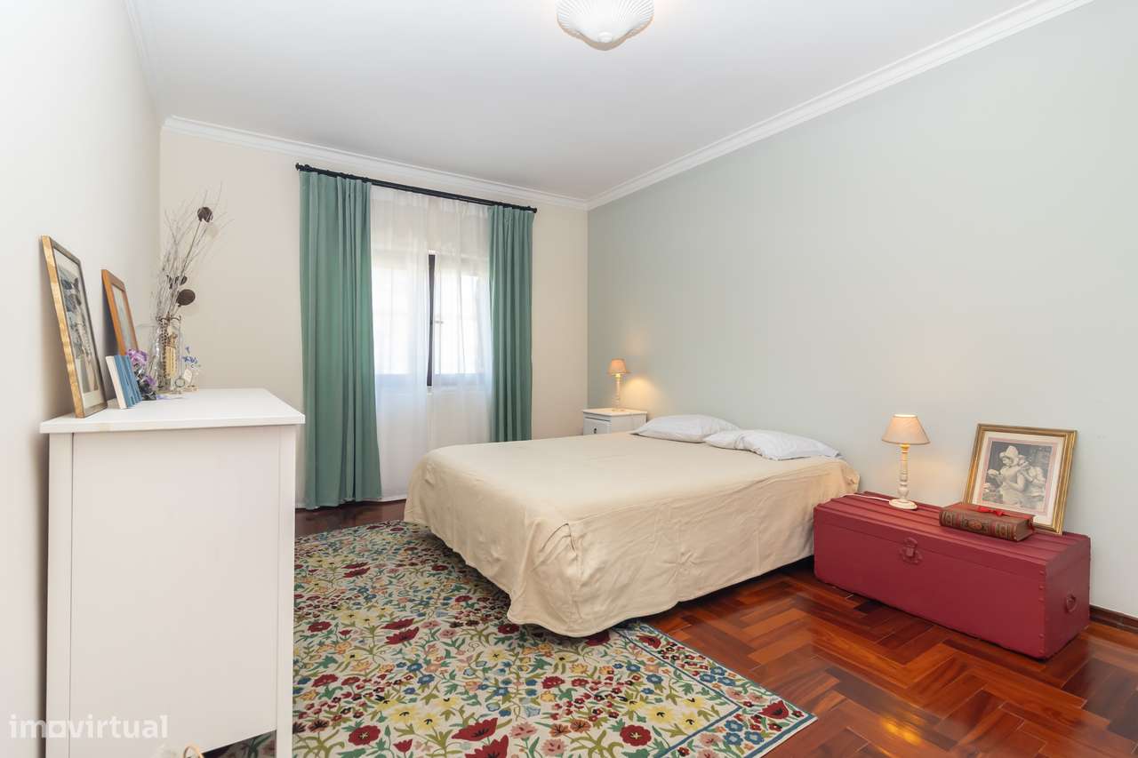 Moradia T5 isolada, Garagem , Quinta Charnequinha-9