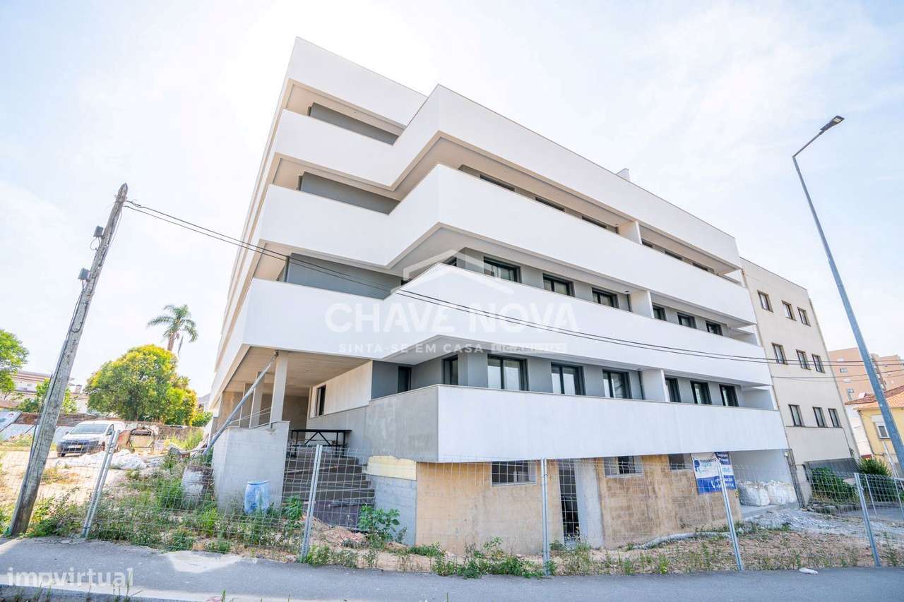 Apartamento T3 Novo Último Piso c/ Garagem Box em Coimbrões-19