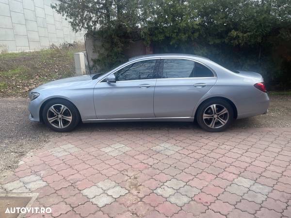 Mercedes-Benz E 220 d Aut. - 3