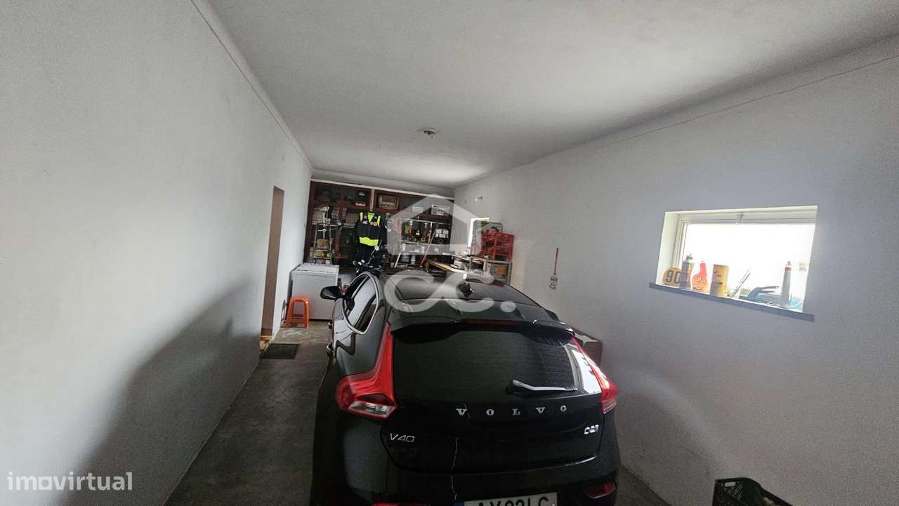 Moradia V4 com 174 M2, aproveitamento de sótão, garagem para 2 viatura-32