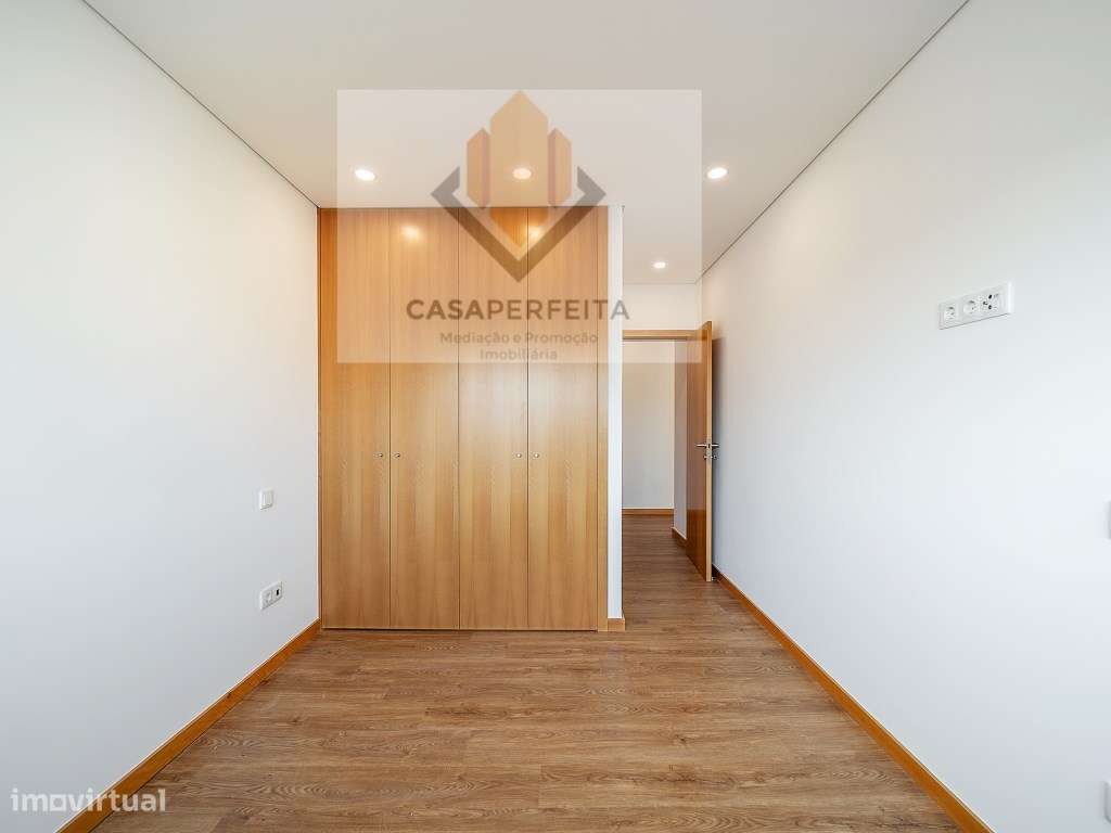 Apartamento T1 Novo com Varanda Ampla e Lugar de Garagem - Oliveira...-16