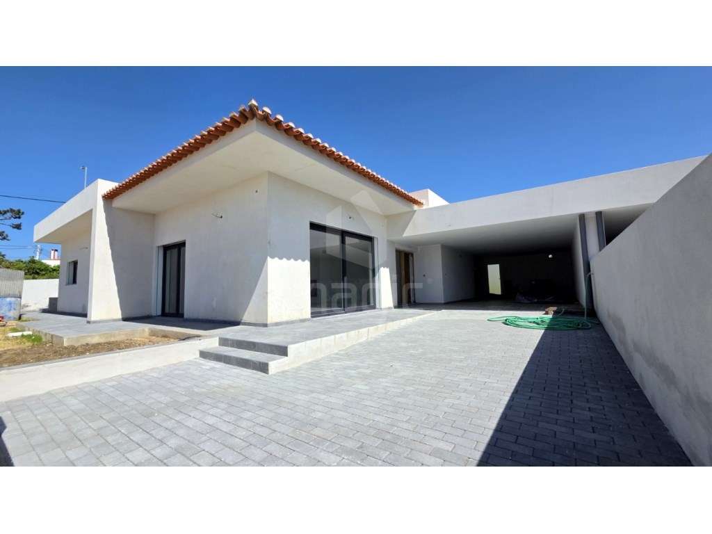 MORADIA T4 TÉRREA NOVA em SANTO ISIDORO-23