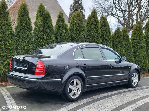 Skoda Superb 2.0 TDI DPF Elegance - 17