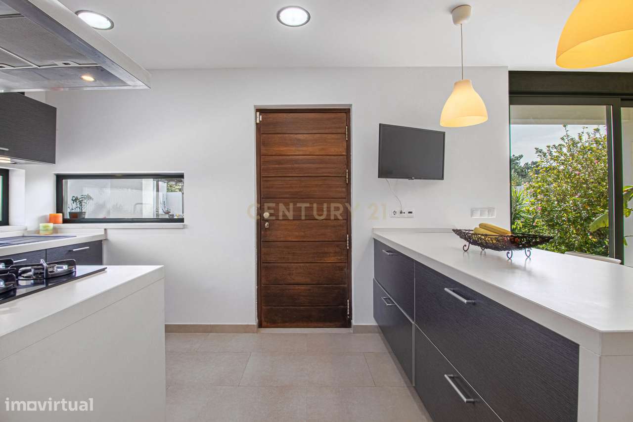 Moradia Isolada T4 291m2 em Lote de 1050 m2 em Mucifal, Colares, Sintr-13