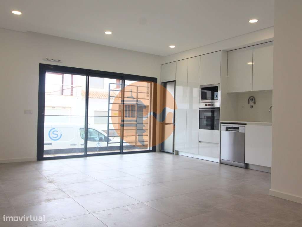 Apartamento T2 no Rés-do-Chão, a 2 minutos da marginal de Cabanas - Grande imagem: 5/62