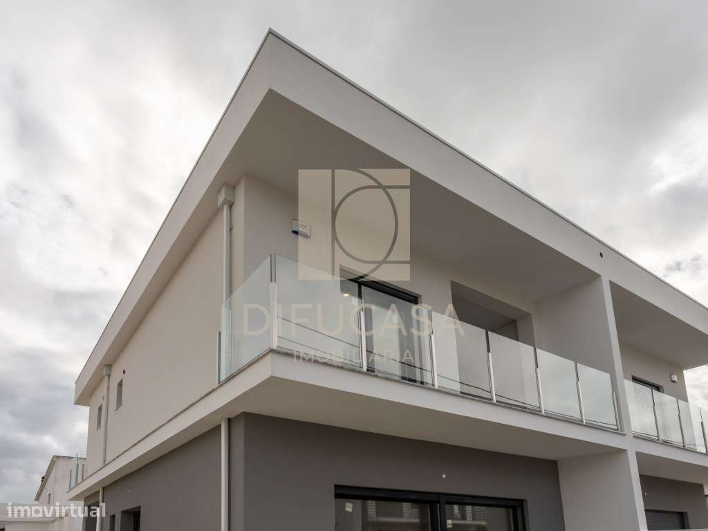 Moradia Com Garagem e Piscina Pronta a Habitar - Grande imagem: 5/35