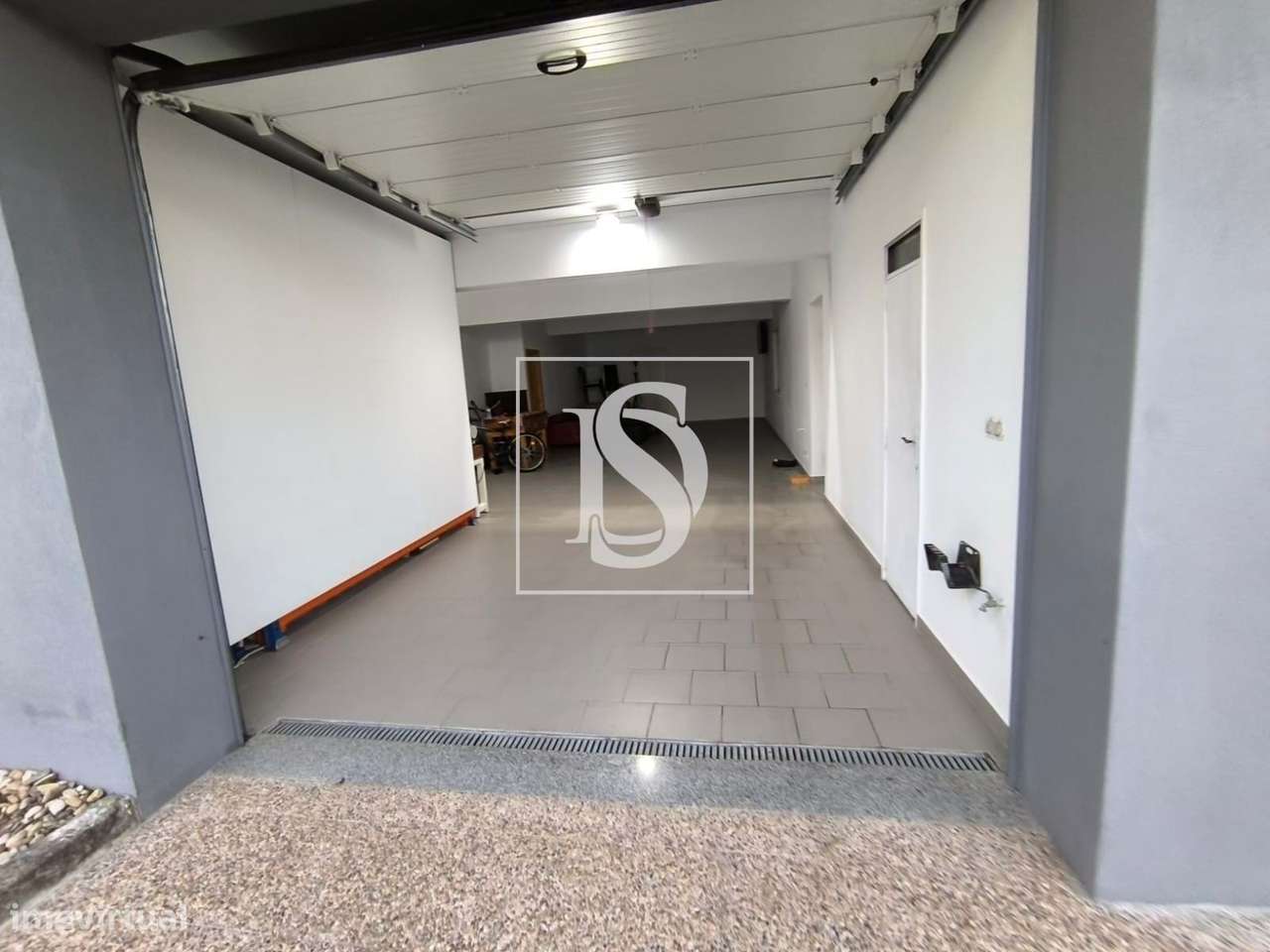 Moradia Isolada T3 em Vilar de Andorinho-18