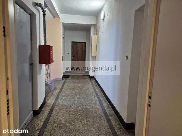 Oryginalne mieszkanie 73 m2 przy Placu Konstytucji-12