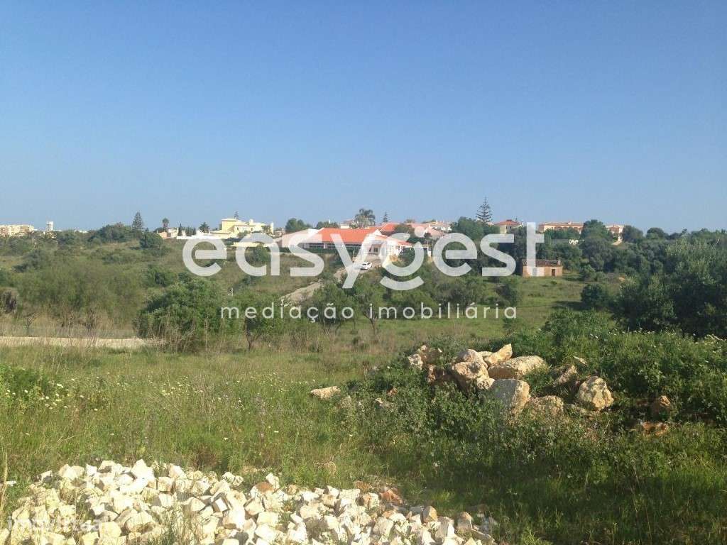 Terreno Urbano com 2700m2 e área bruta de 350 m2 a 5 minutos do Golf - Grande imagem: 2/14