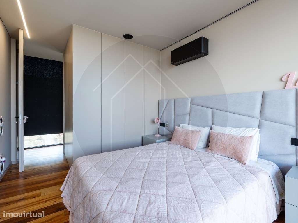 Moradia T6, térrea contemporânea, piscina, terraços e jardim junto ...-37