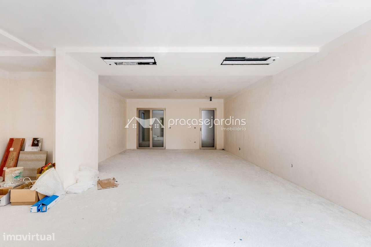 Moradia T3 com Garagem para 3 Viaturas a 5 Minutos de Leiria-23