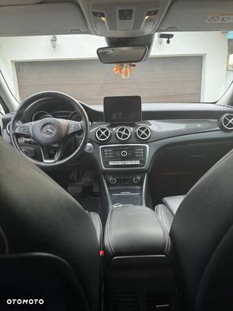 Mercedes-Benz GLA 200 7G-DCT AMG Line - 11