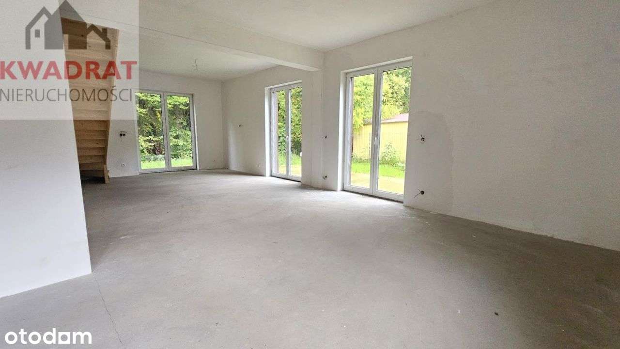 Dom przy ścianie lasu w Bażantarni obok strumyka.-8