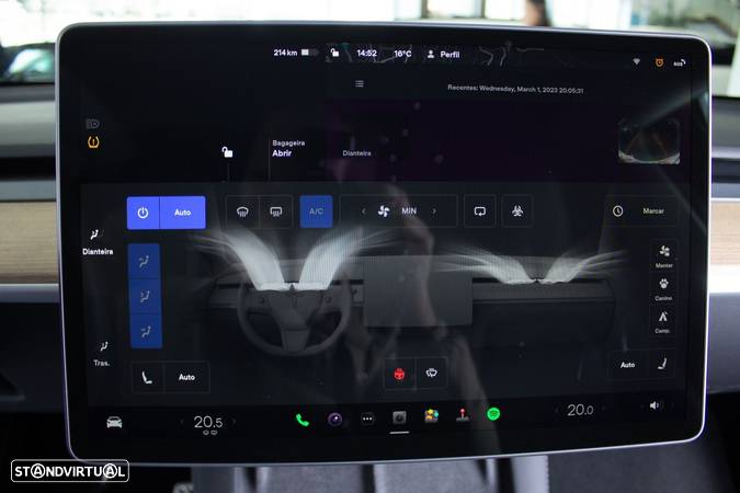 Tesla Model Y Performance Dual Motor AWD - 11