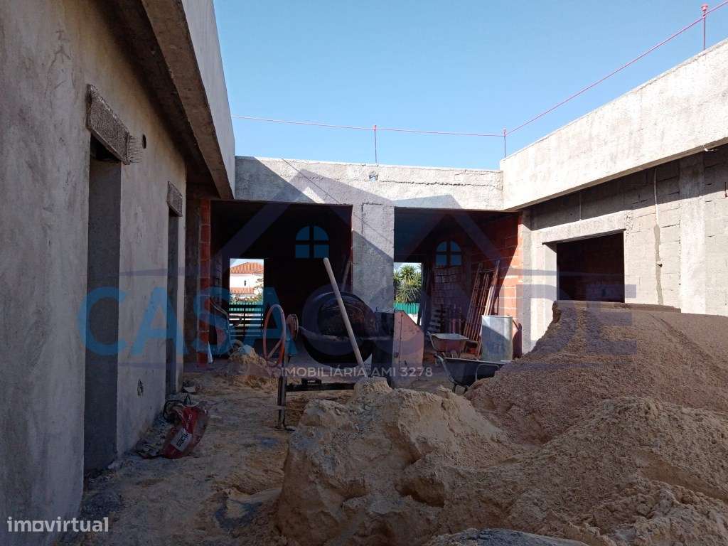 Moradia Isolada Térrea V3 C/Piscina e Garagem-5