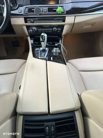 BMW Seria 5 525d xDrive - 17