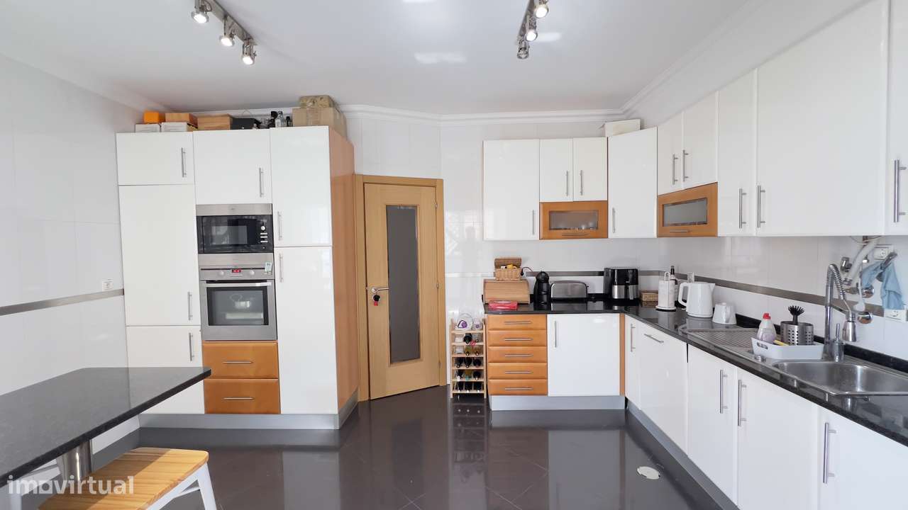 Apartamento T6 Duplex junto à Gulbenkian-4