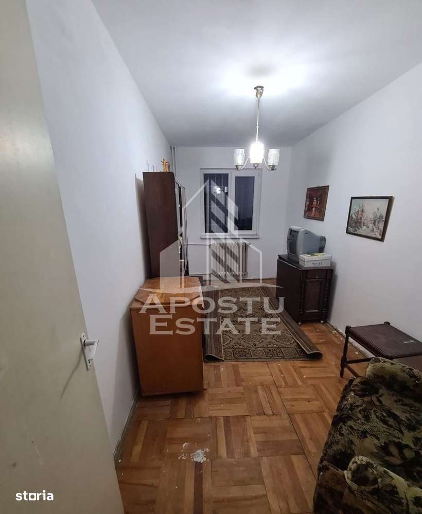 Apartament cu 3 camere, semidecomandat, parter inalt, zona Sagului - Imagine principală: 3/8