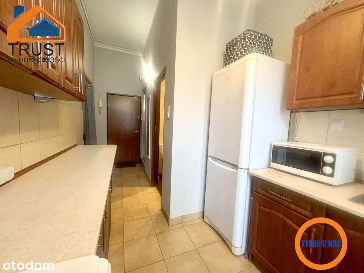 Przestronna, kawalerka w ścisłym centrum!-3