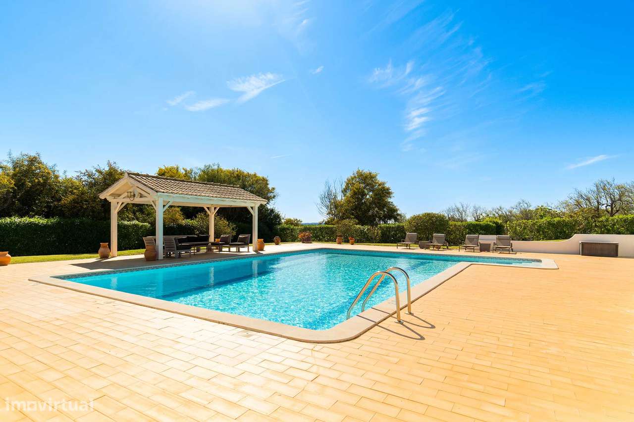 Moradia de luxo com piscina, anexo, campo de ténis  e jardim-39