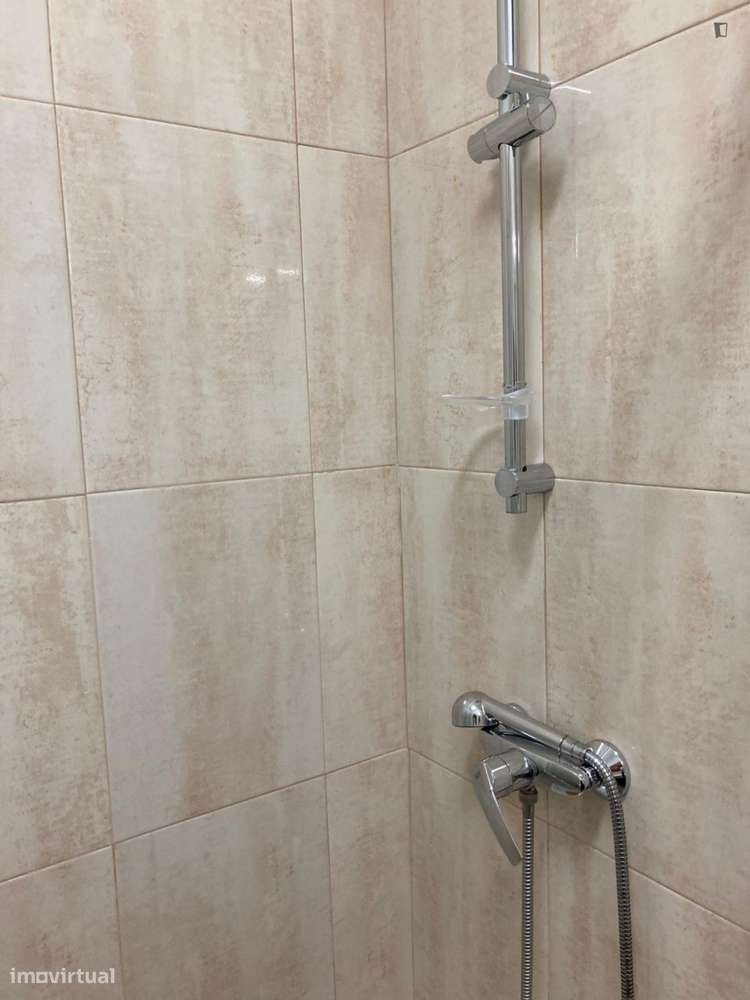 Quarto - localizado em Benfica Lisbon - Grande imagem: 3/27