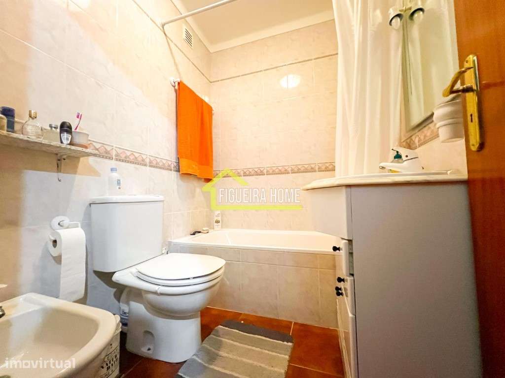 Chegou a Hora de Deixar a Renda? Conheça Este T2 no Centro da Figue...-9
