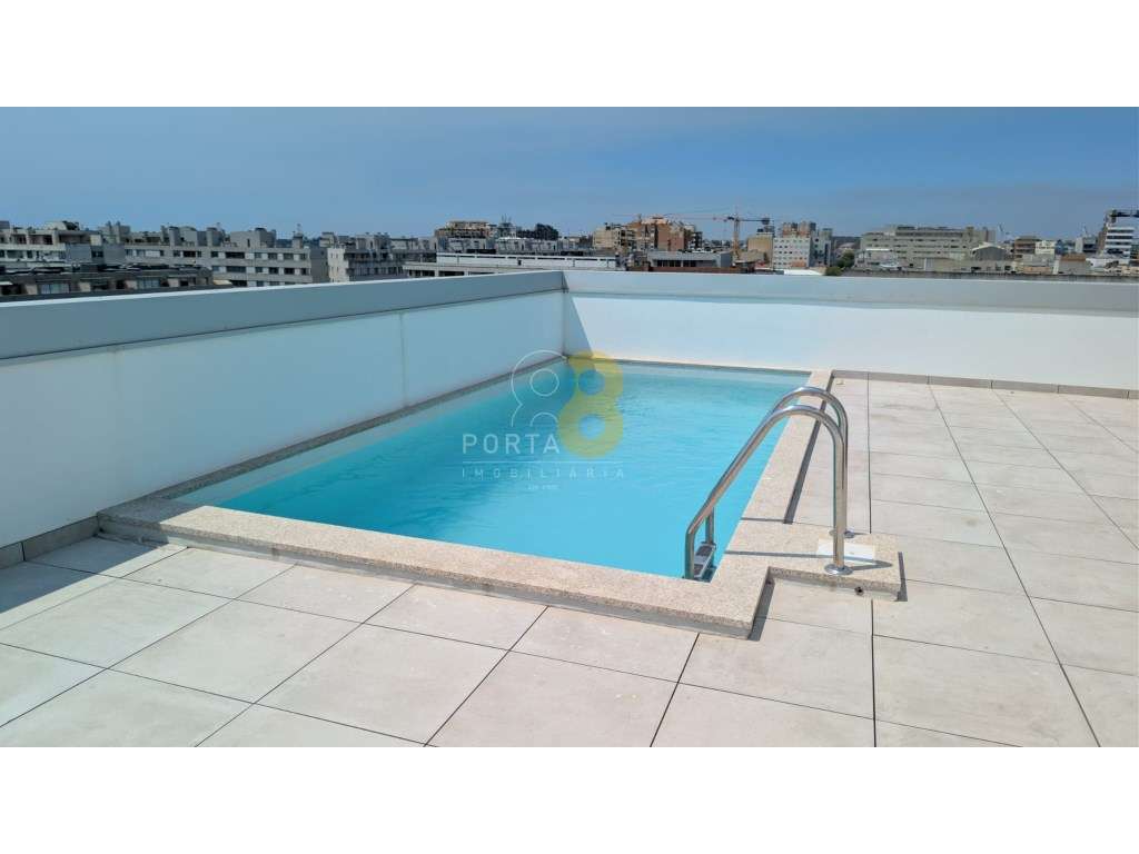 T2 Exclusivo com Terraço de 80 m² | 2 Suites | Piscina e Garagem Box-25