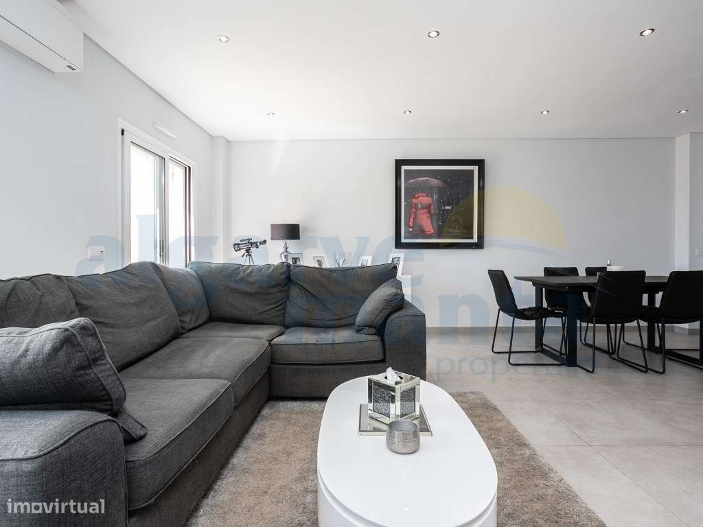 EXCLUSIVO! Moradia T3 Moderna com Piscina Privada no coração de Vil...-15