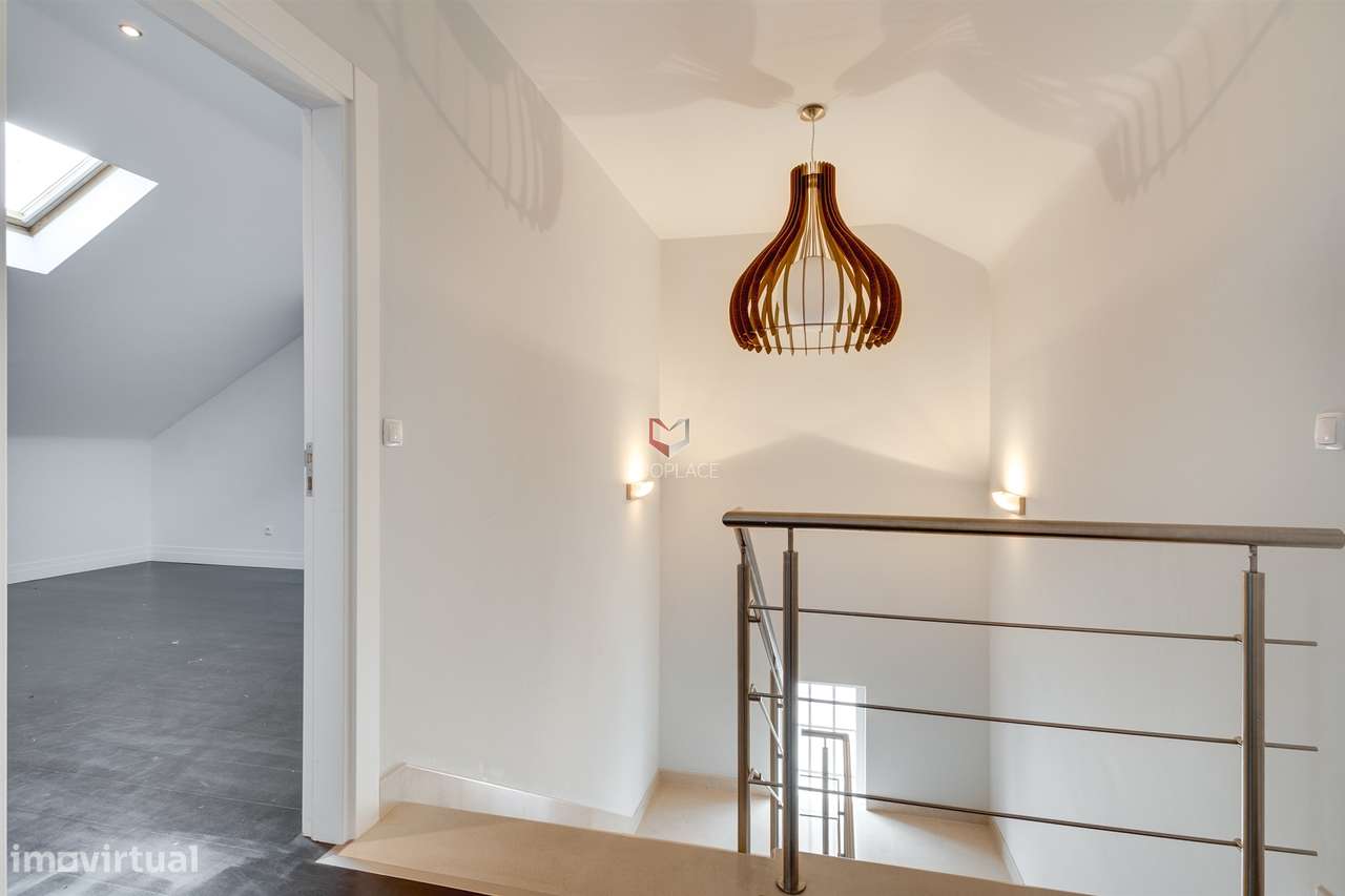 Moradia Premium T4 com Sótão, Ginásio, Garagem e Excelentes Áreas | Mo-42