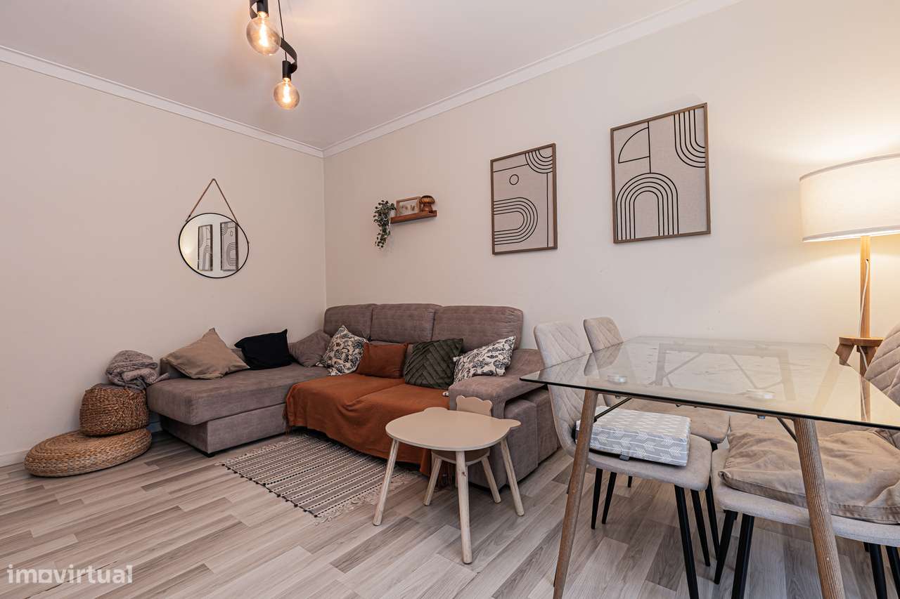 Apartamento T2, num 1º andar na sobreda - Grande imagem: 5/31