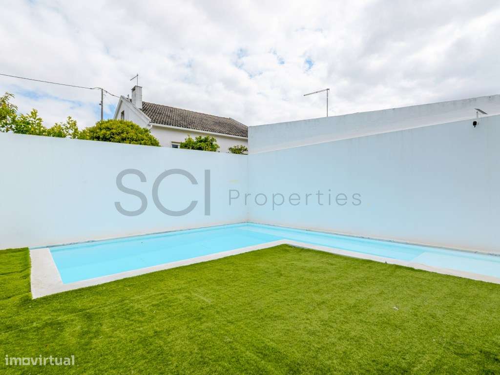 Moradia T3 com piscina nas Quintinhas, Charneca da Caparica. Estilo...-42
