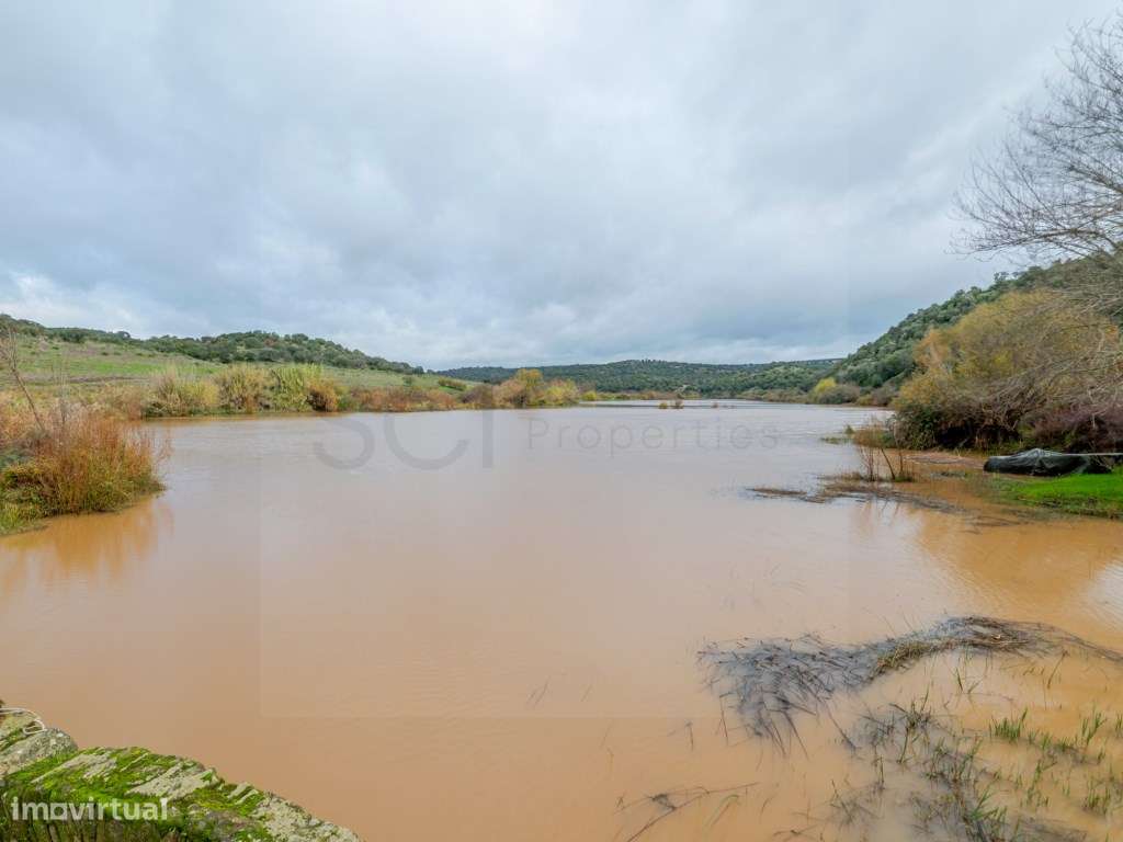 Quinta com quatro suítes e moínho, junto ao Rio Guadiana-21