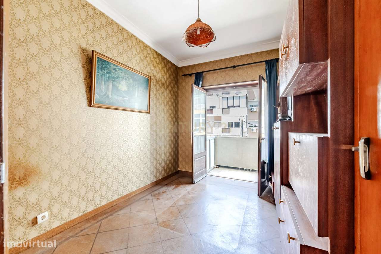 Apartamento T4 - Laranjeiro-18
