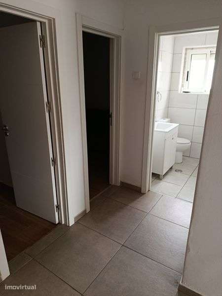 T2 com logradouro e 2 WC, Feijó 299 mil - Grande imagem: 5/8