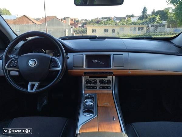 Jaguar XF 2.2 D Luxury - 8