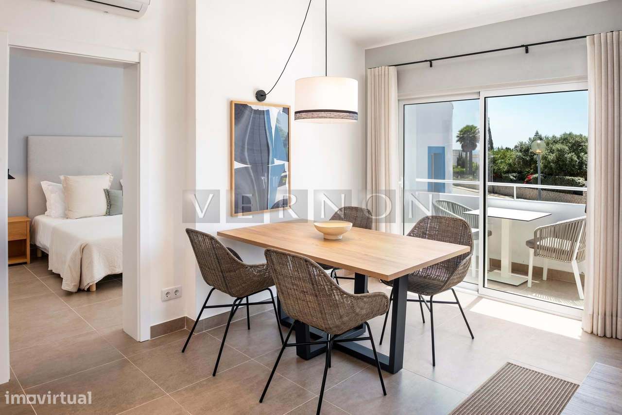 Algarve, Carvoeiro, apartamento T1+1 espaçoso, com piscina e estaciona - Grande imagem: 2/30