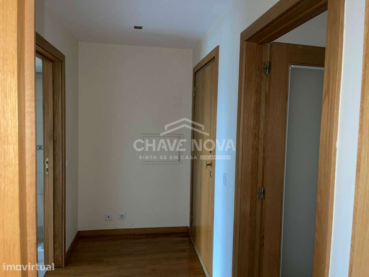 Apartamento T2 com Garagem Box em Mozelos - Grande imagem: 5/22