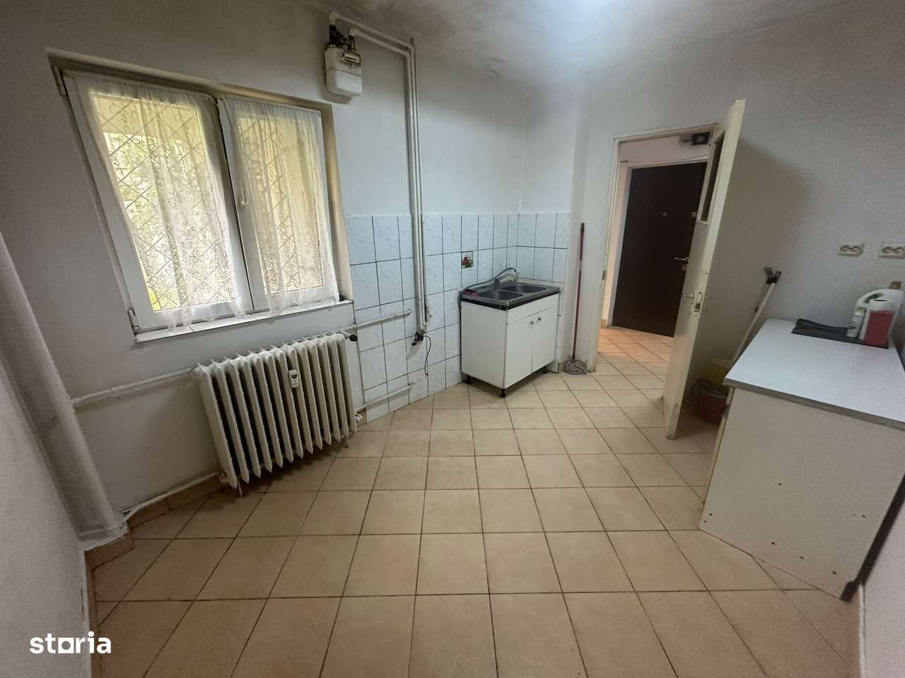 2 Camere Parter din 8 an 1982 Ideal Birou Firma Bloc Izolat Bucur Obor