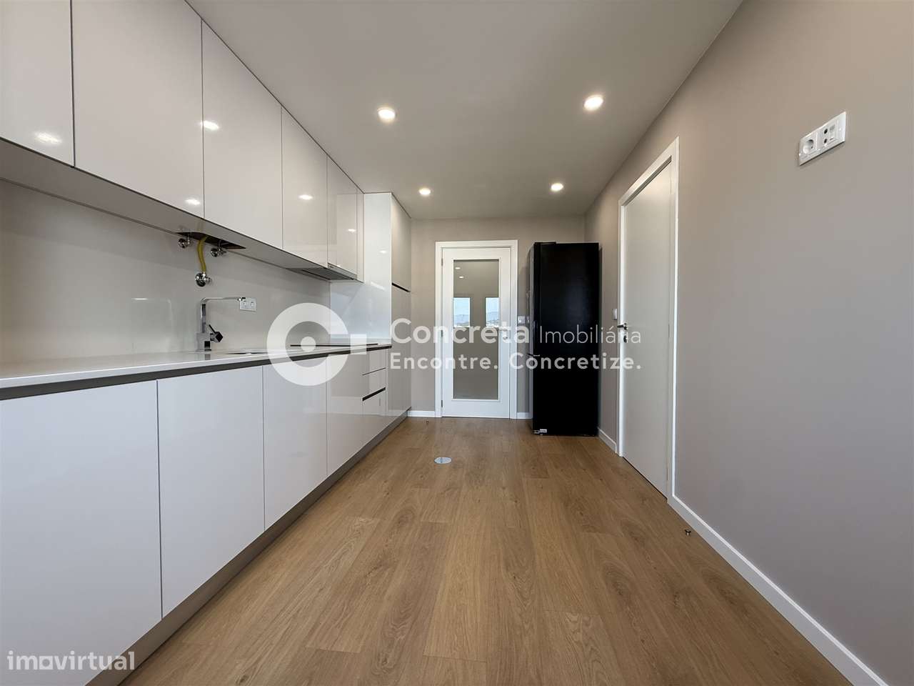 Apartamento T2 remodelado com garagem em Arcozelo, Barcelos-8