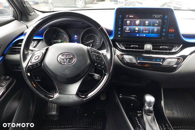 Toyota C-HR Hybrid Style Selection - 32