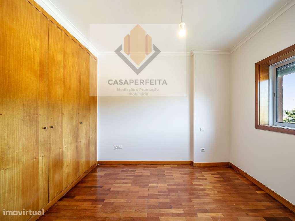 Fabuloso Apartamento T3 de 3 Frentes com Varanda e Box - Avintes-31