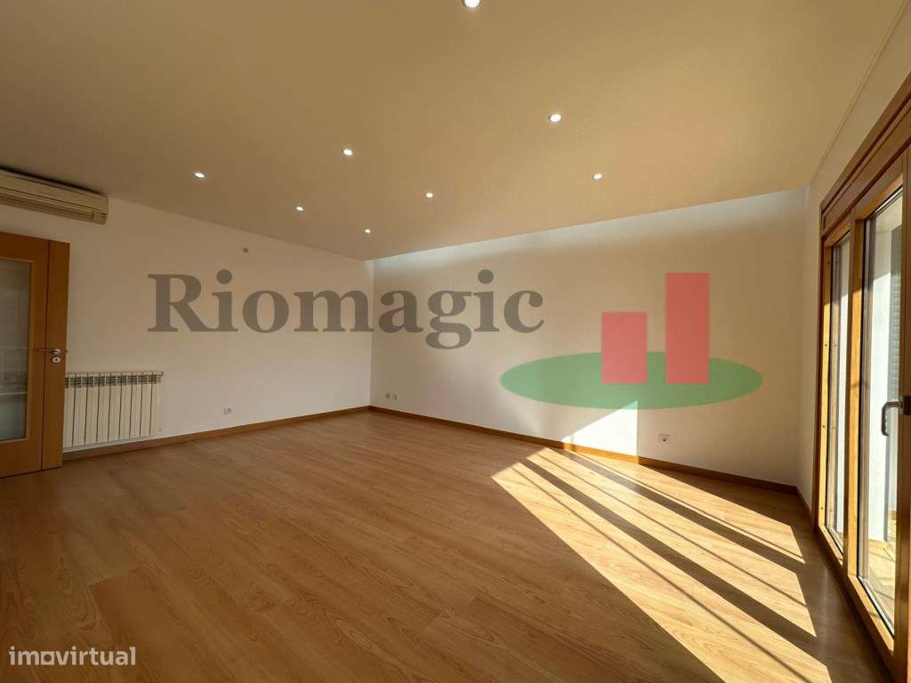 Colinas do Cruzeiro - Odivelas - Apartamento T3 com Varandas e Esta... - Grande imagem: 4/25